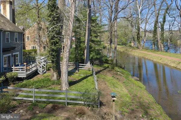 a view of a garden with a tree