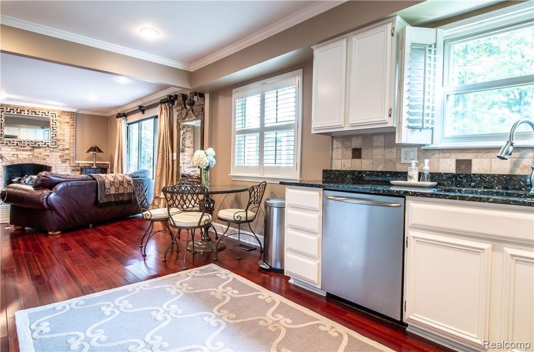 14728 Riverside Drive Livonia, MI 48154 - Photo 4 of 29 14728 Riverside-32.jpg