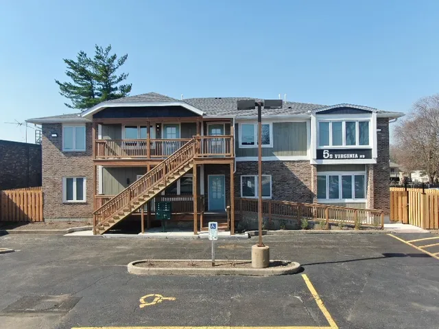 $1,695 | 5 South Virginia Road, Unit 6, Crystal Lake, IL 60014