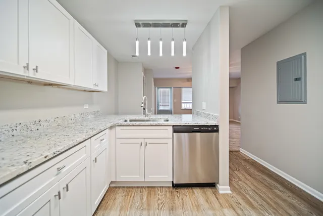 $1,695 | 5 South Virginia Road, Unit 6, Crystal Lake, IL 60014