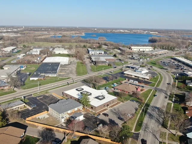 $1,695 | 5 South Virginia Road, Unit 6, Crystal Lake, IL 60014