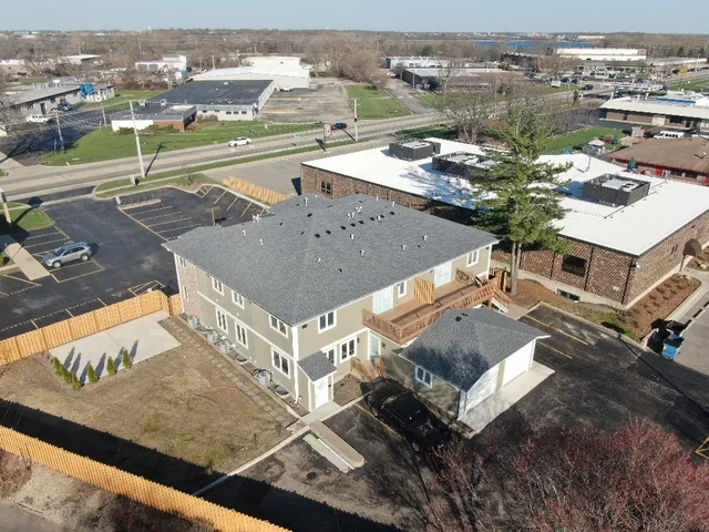 $1,695 | 5 South Virginia Road, Unit 6, Crystal Lake, IL 60014