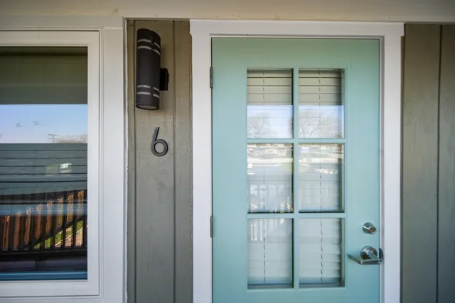 $1,695 | 5 South Virginia Road, Unit 6, Crystal Lake, IL 60014