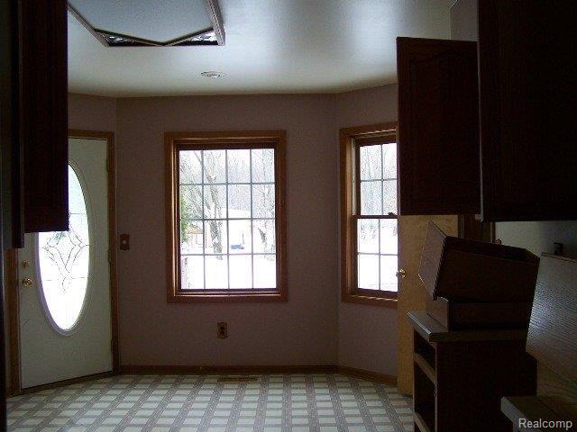 7148 Bergin Road Howell, MI 48843 - Photo 3 of 4 breakfast area