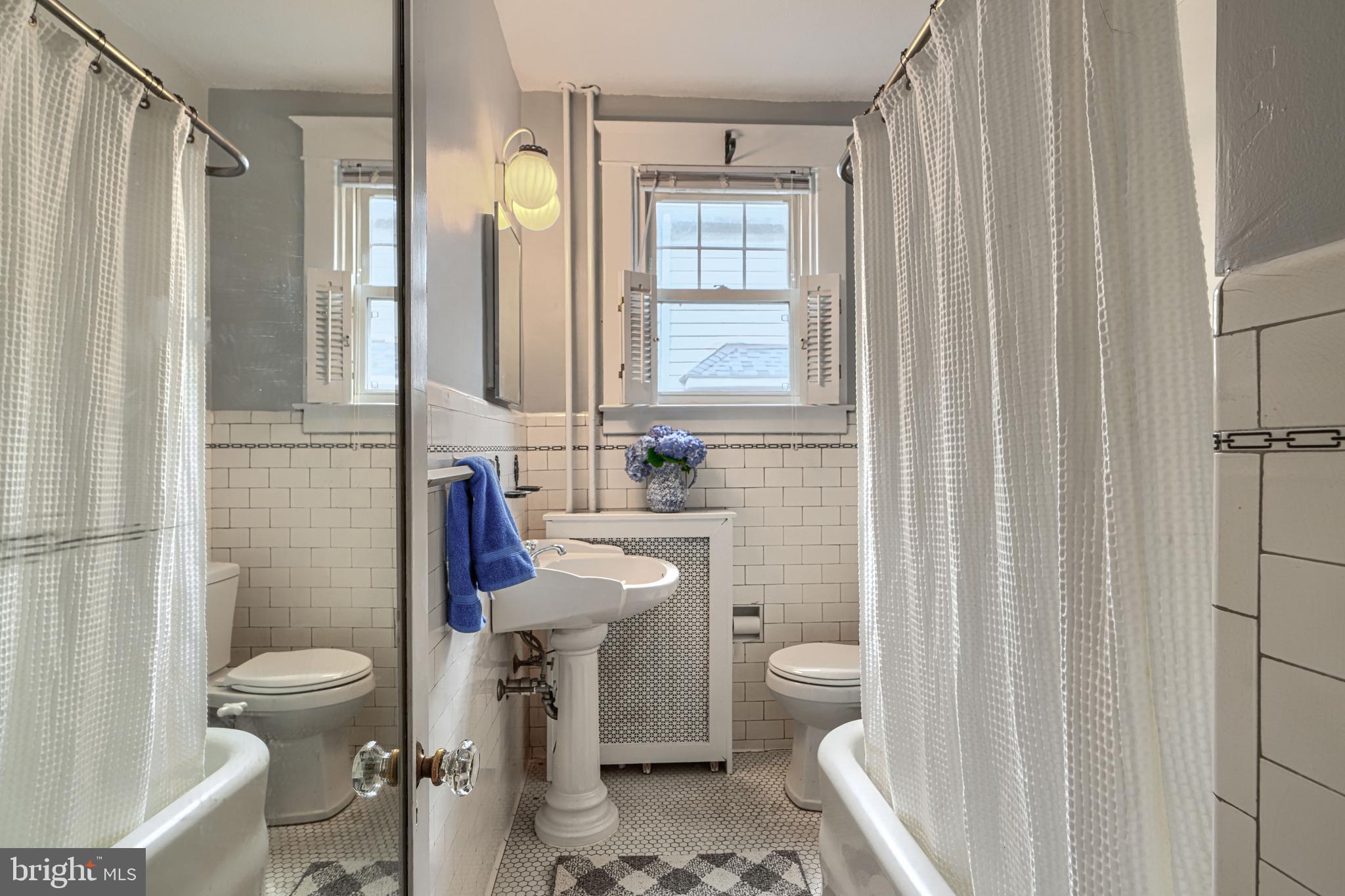 510 Murdock Road Baltimore, MD 21212 - Photo 26 of 68 Full BA - Pedestal Sink