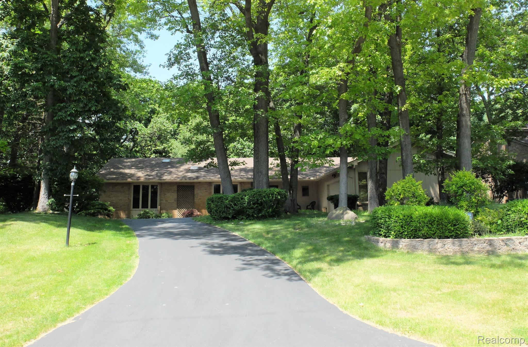 8283 Deerwood Road Clarkston, MI 48348 - Photo 1 of 41 Gallery Image 1