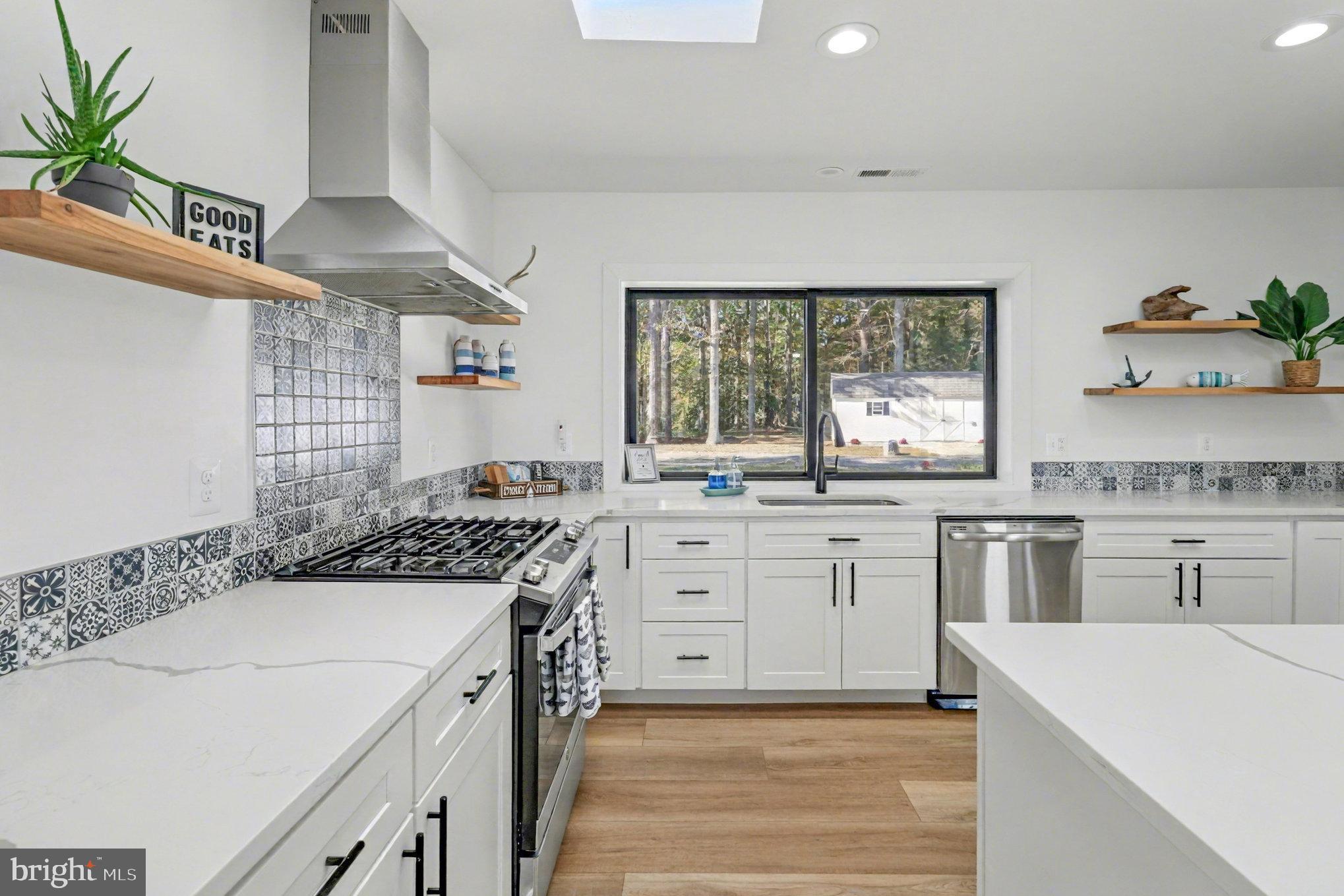 160 Shipwatch Lane Reedville, VA 22539 - Photo 14 of 54 Ample countertops for food prep and entertaining