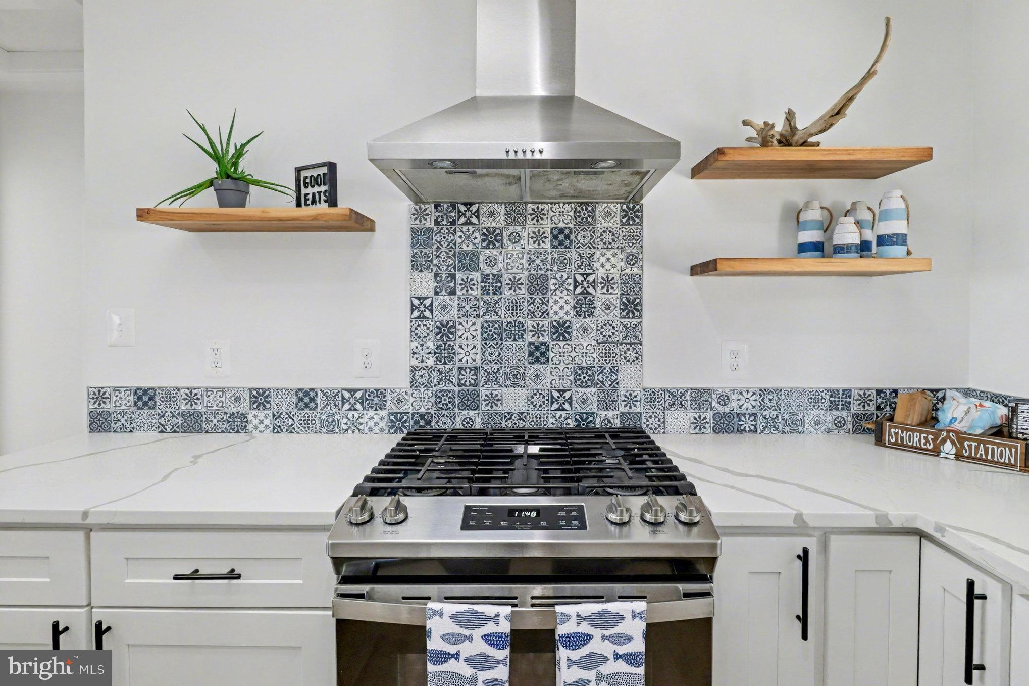 160 Shipwatch Lane Reedville, VA 22539 - Photo 17 of 54 Gas range and gas oven