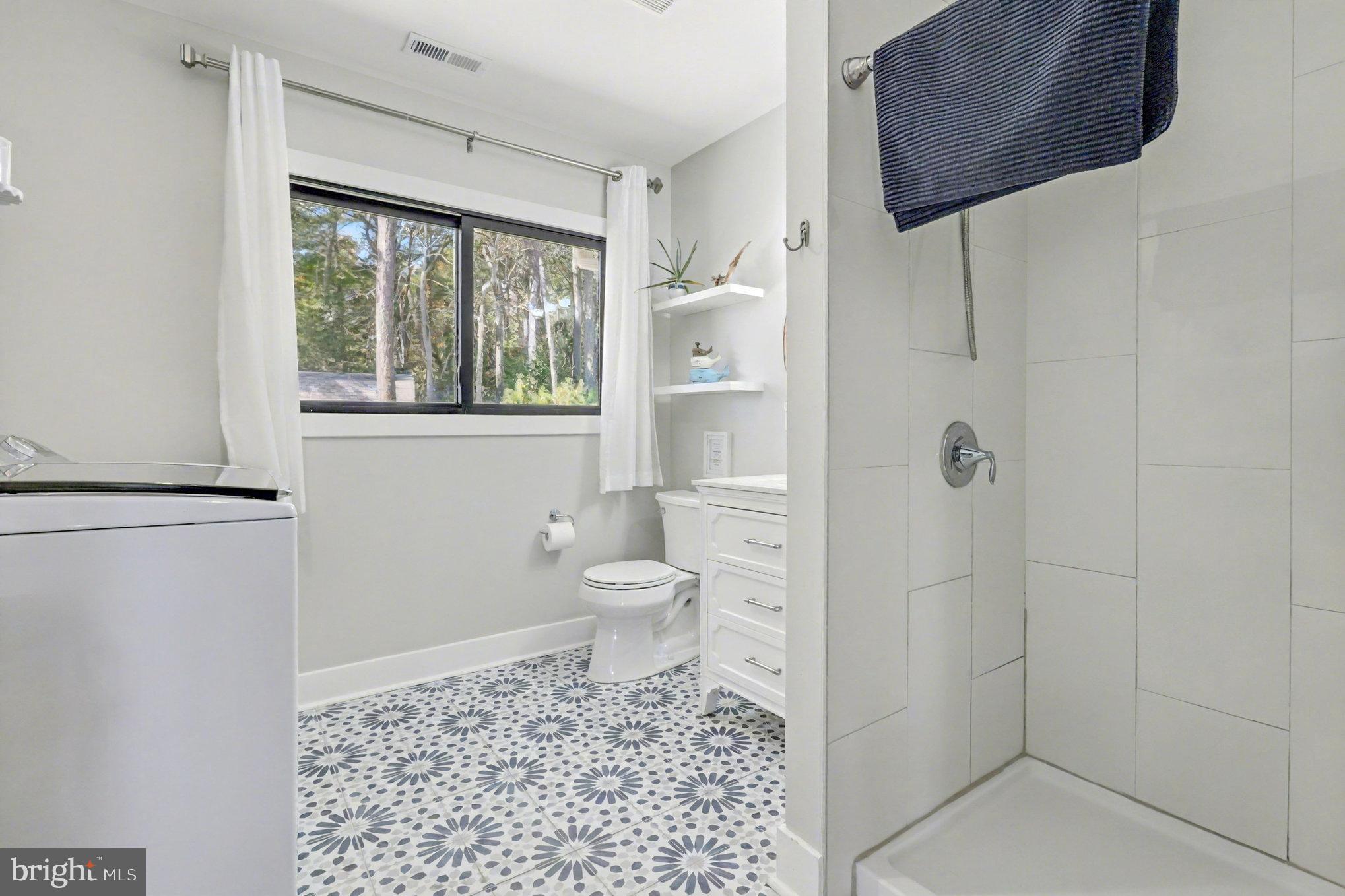 160 Shipwatch Lane Reedville, VA 22539 - Photo 29 of 54 full bath and laundry rooom