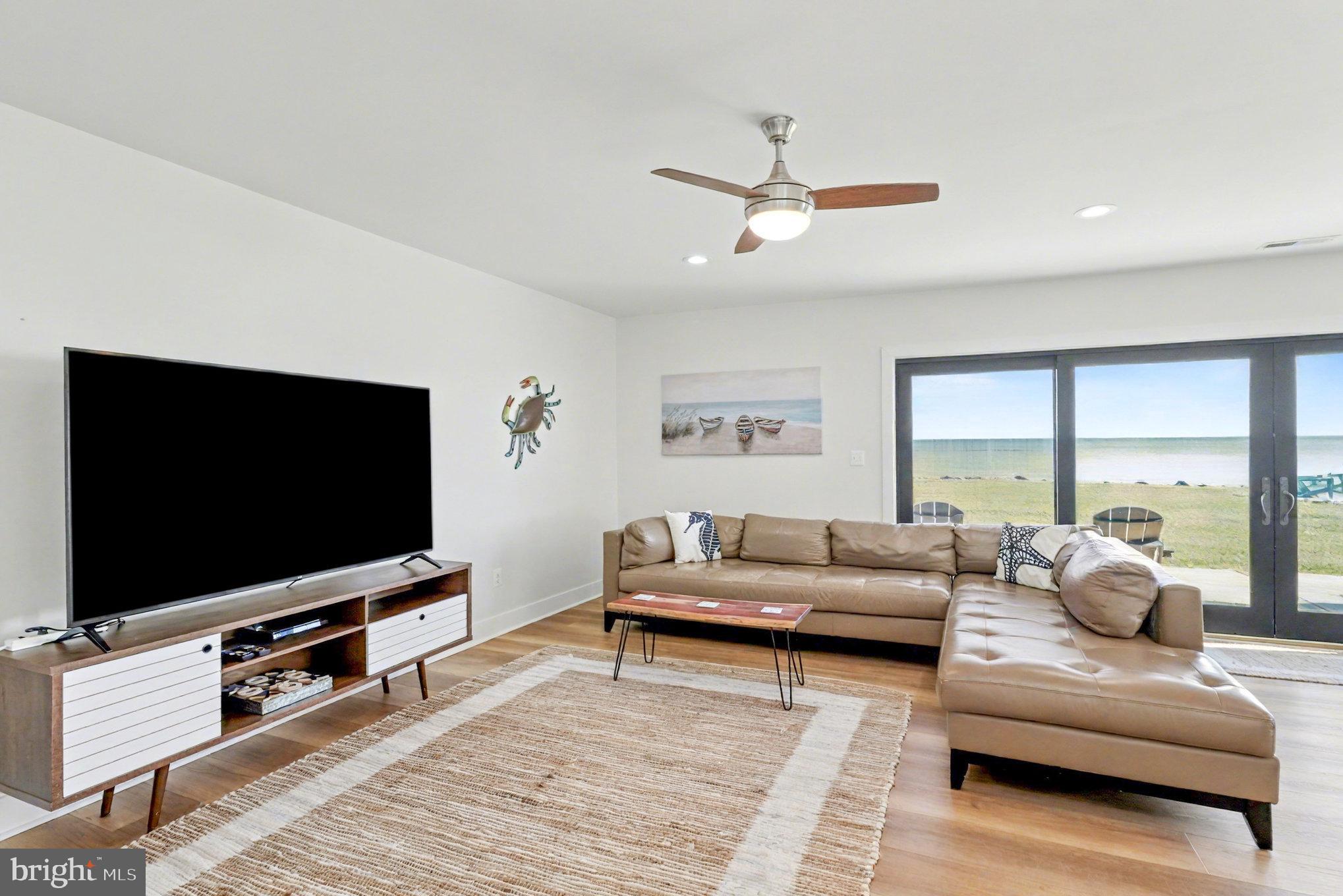 160 Shipwatch Lane Reedville, VA 22539 - Photo 9 of 54 Spacious family room