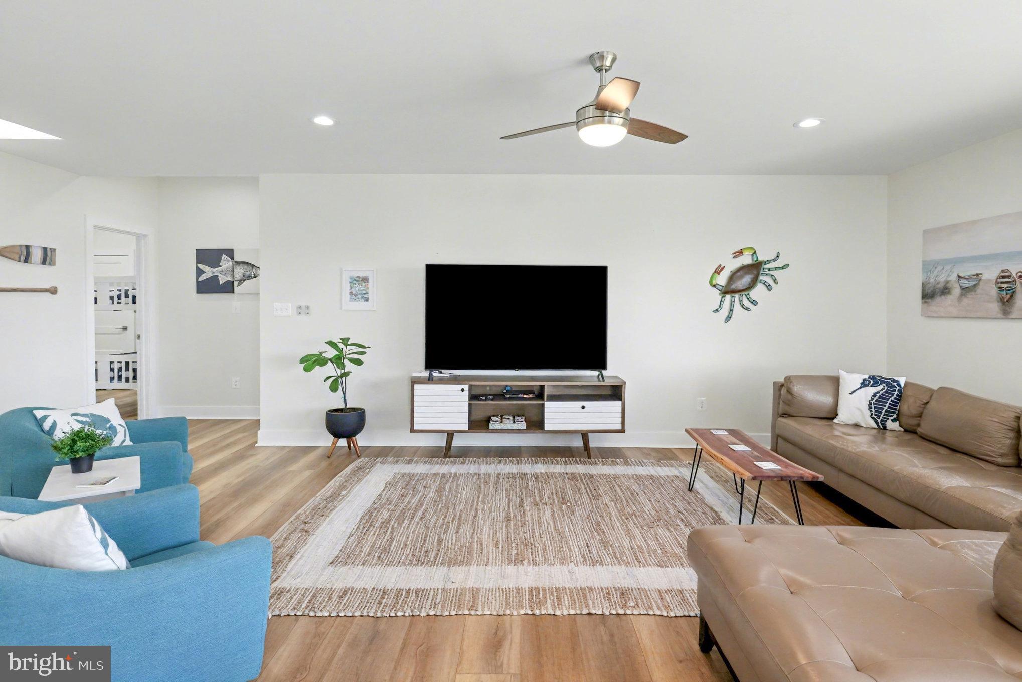 160 Shipwatch Lane Reedville, VA 22539 - Photo 10 of 54 Spacious family room