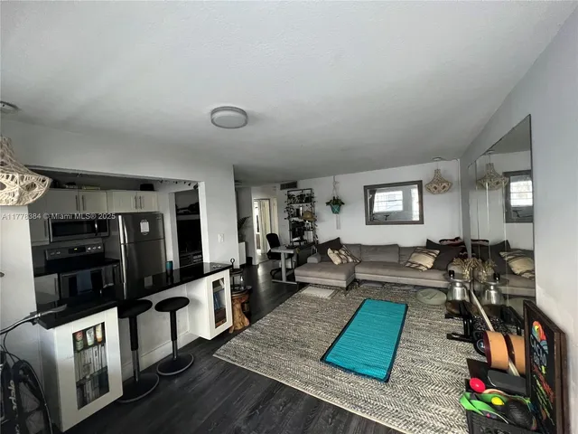 $377,900 | 221 Meridian Avenue, Unit 206, Miami Beach, FL 33139