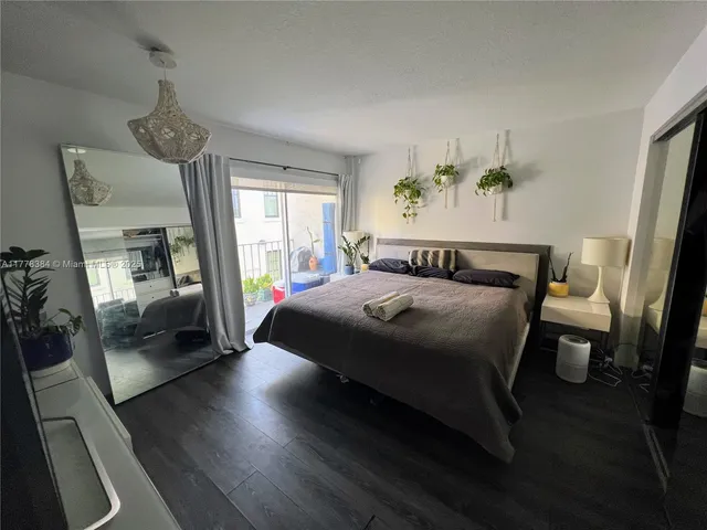 $377,900 | 221 Meridian Avenue, Unit 206, Miami Beach, FL 33139