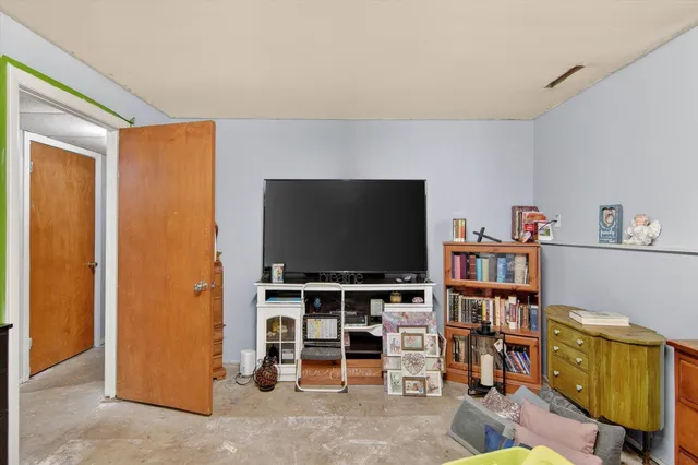 $179,900 | 908 Springcrest Boulevard, Jackson, MI 49203