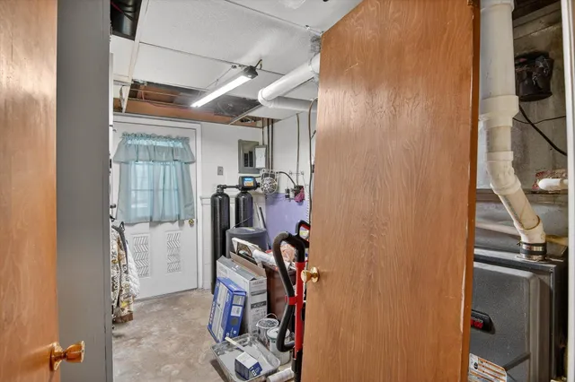 $179,900 | 908 Springcrest Boulevard, Jackson, MI 49203