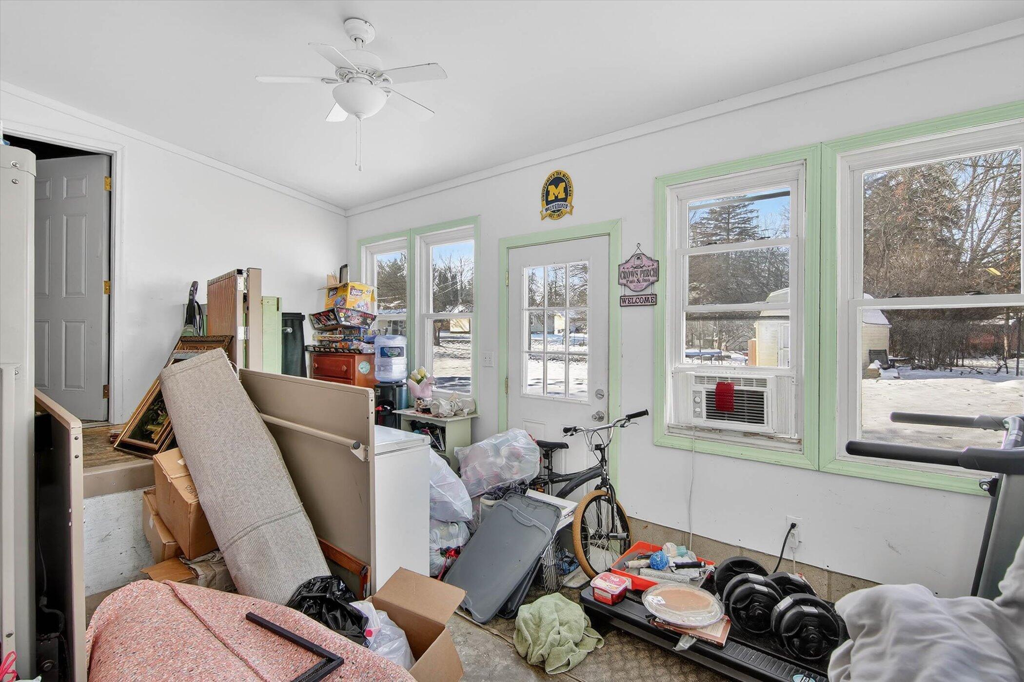 908 Springcrest Boulevard Jackson, MI 49203 - Photo 30 of 37 Breezeway