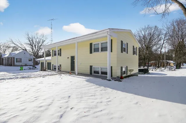 $179,900 | 908 Springcrest Boulevard, Jackson, MI 49203