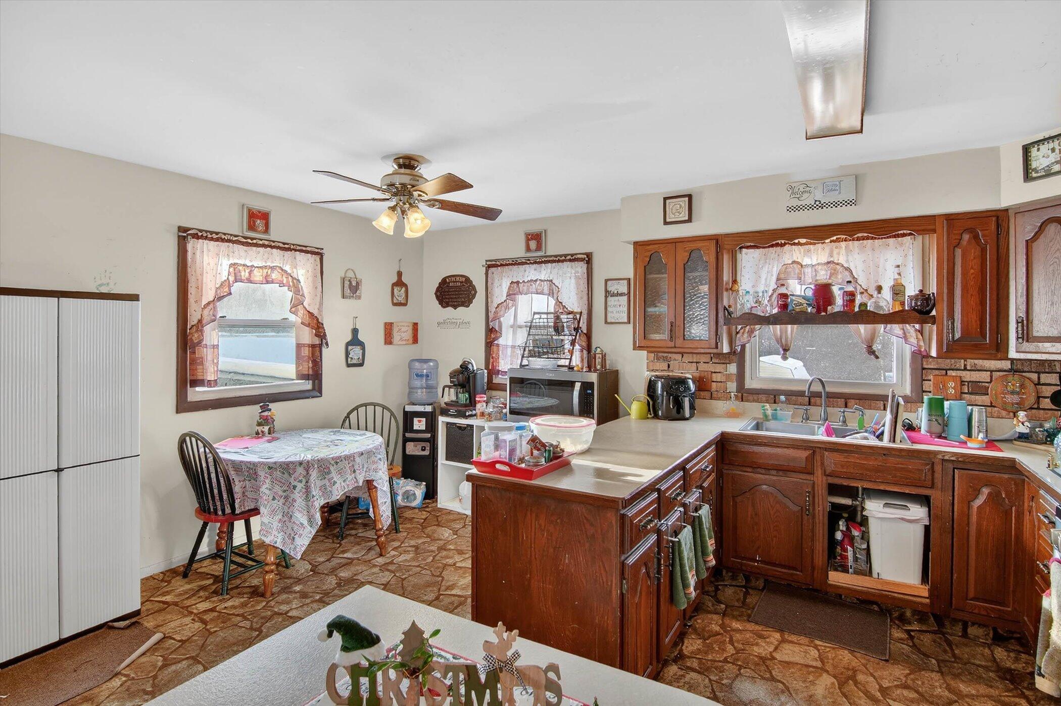 908 Springcrest Boulevard Jackson, MI 49203 - Photo 9 of 37 12-908 Springcrest Blvd Jackson, MI 492