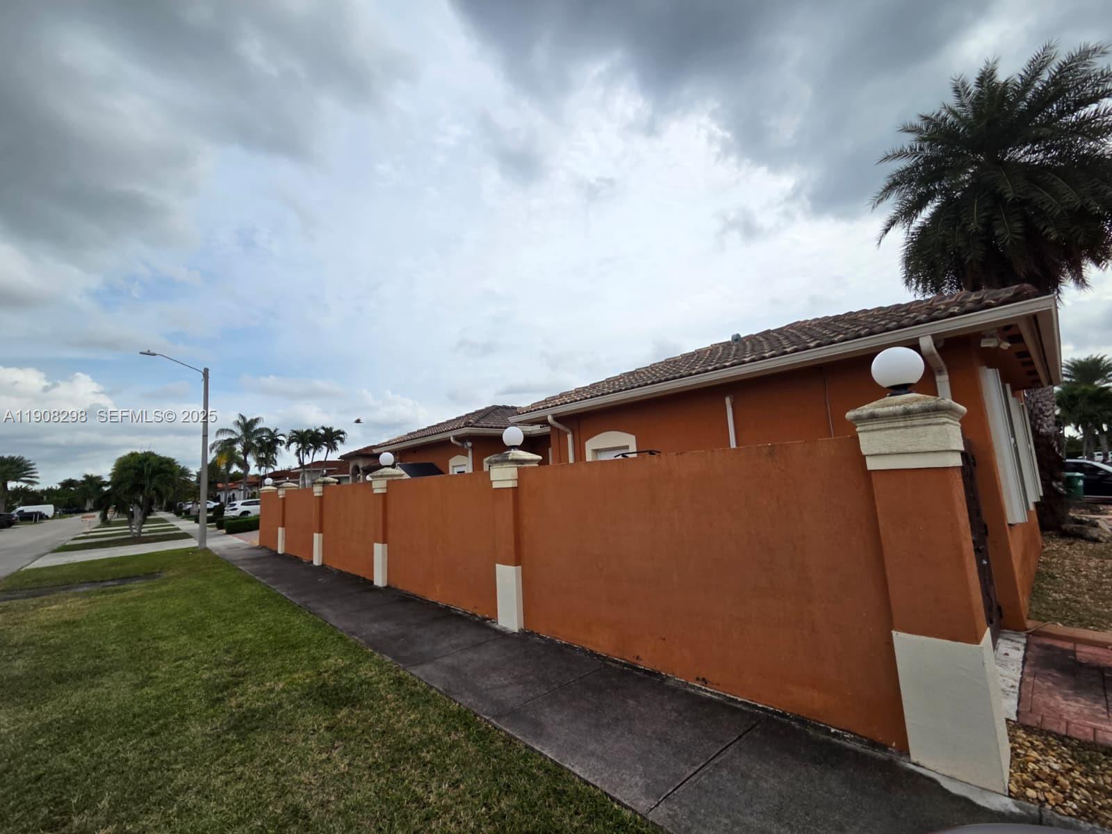 3401 Southwest 149th Avenue Miami, FL 33185 - Photo 5 of 79