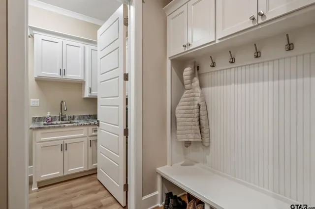 $995,000 | 23332 Fm 1995, Lindale, TX 75771