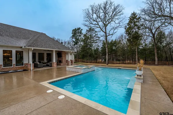 $995,000 | 23332 Fm 1995, Lindale, TX 75771