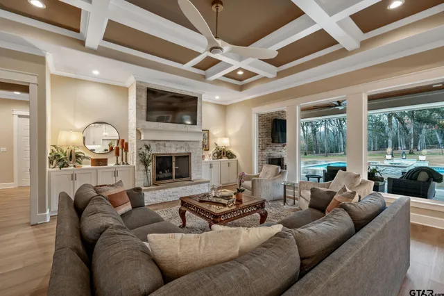 $995,000 | 23332 Fm 1995, Lindale, TX 75771