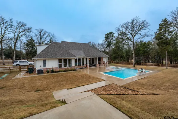 $995,000 | 23332 Fm 1995, Lindale, TX 75771