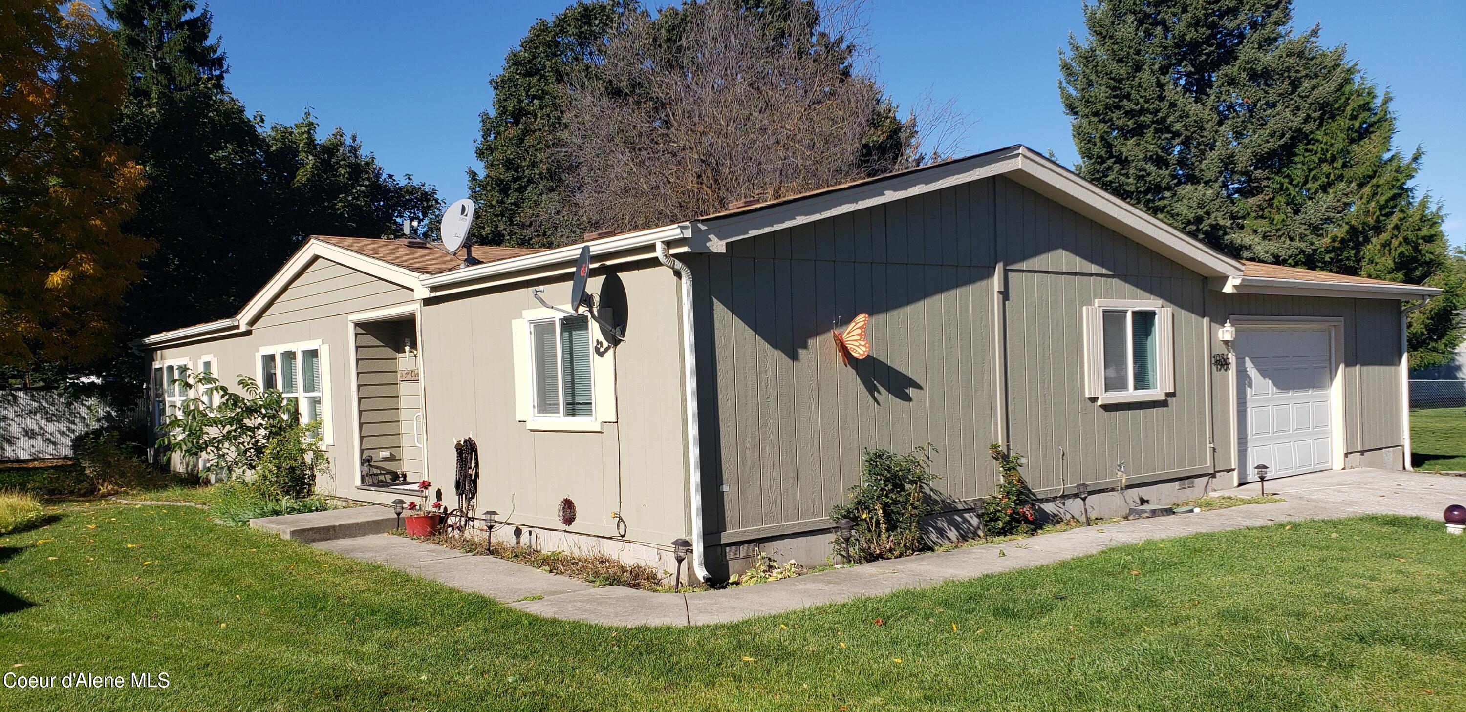 Front and side of home30_103916