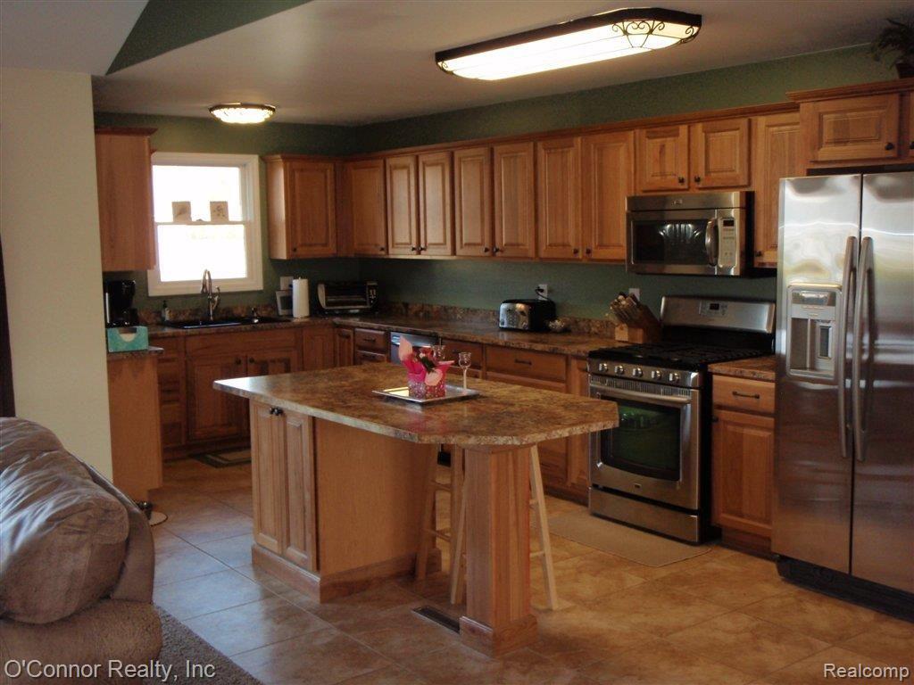 110 Rella Rae Avenue Marysville, MI 48040 - Photo 4 of 7 110 Rella Rae - kitchen.jpg