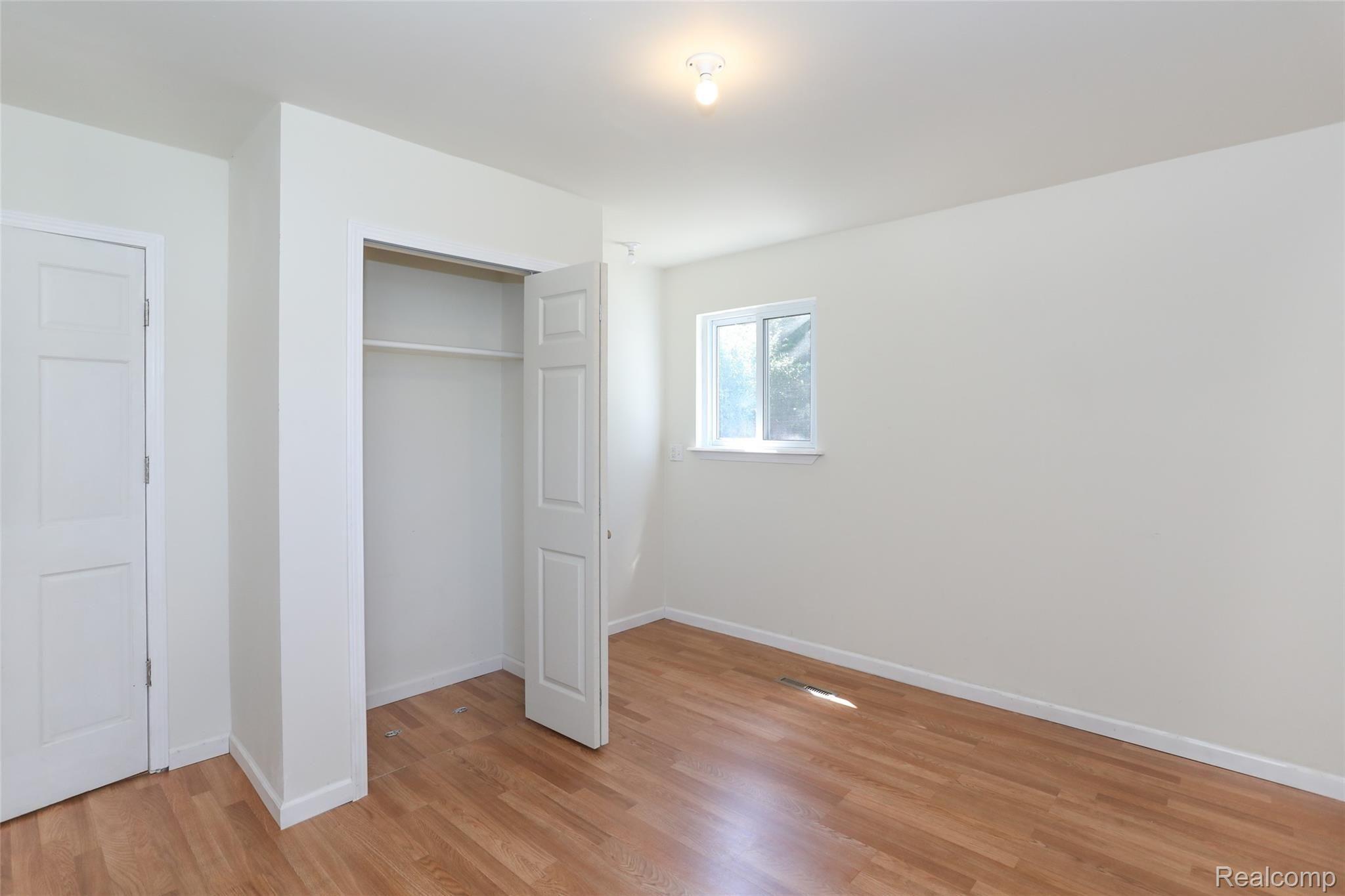 16052 Allen Road Taylor, MI 48180 - Photo 17 of 29 6C9A1895.jpg