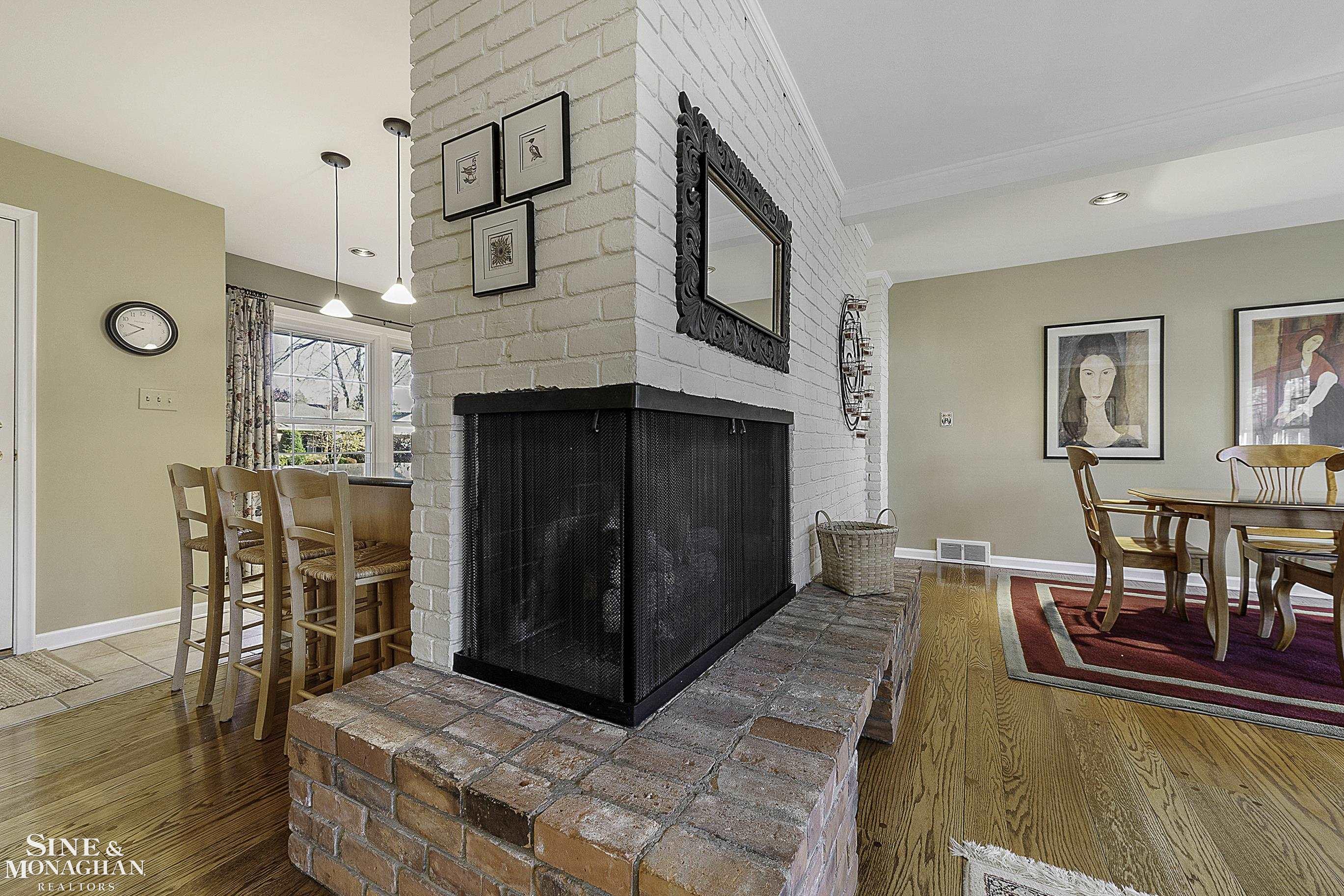533 Hawthorne Road Grosse Pointe, MI 48236 - Photo 4 of 49 50095488-3.JPG