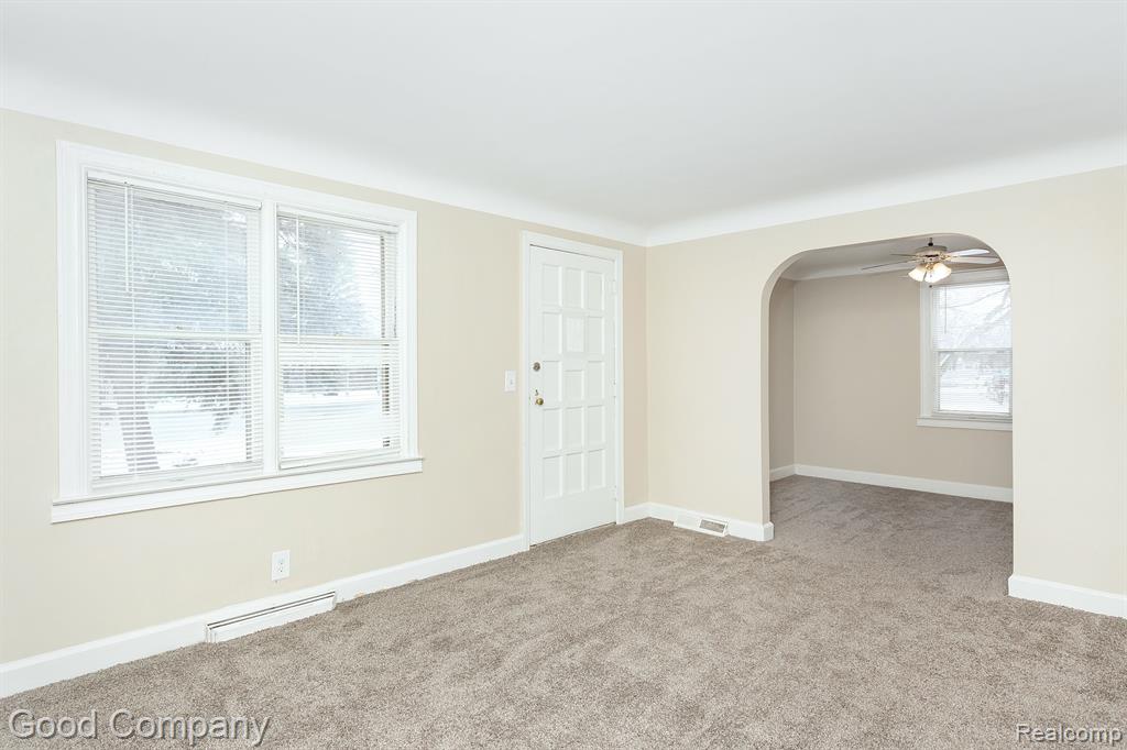 1295 East Auburn Road Rochester Hills, MI 48307 - Photo 3 of 25