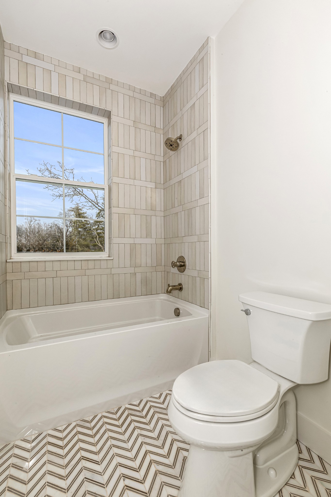 3819 Cross Creek Road Nashville, TN 37215 - Photo 25 of 36 a bathroom with a toilet a sink and bathtub