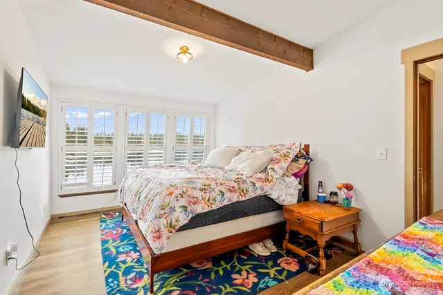 a bedroom with a bed and a dresser in it