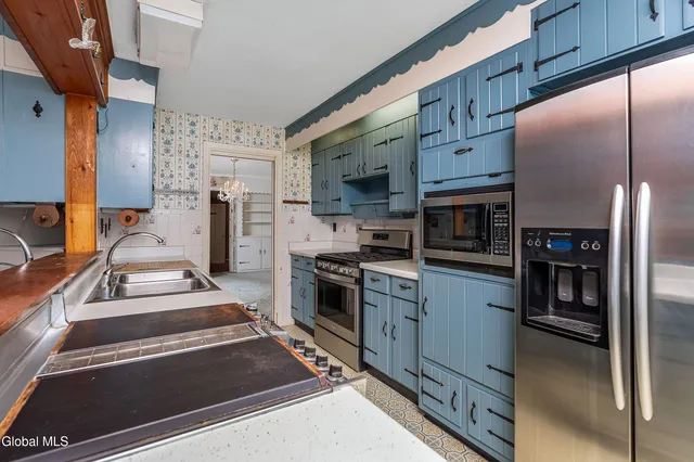 $525,000 | 17 Morningside Drive, Bethlehem, NY 12054