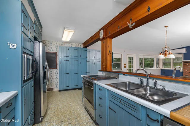 $525,000 | 17 Morningside Drive, Bethlehem, NY 12054