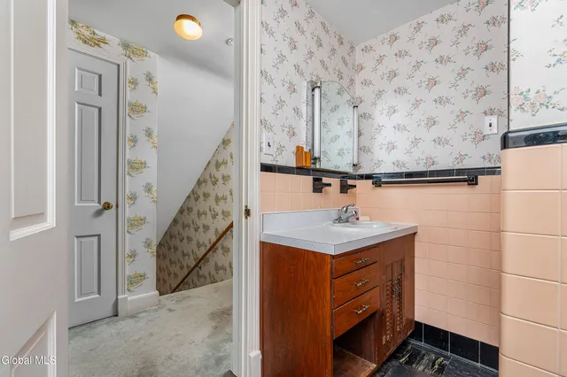 $525,000 | 17 Morningside Drive, Bethlehem, NY 12054