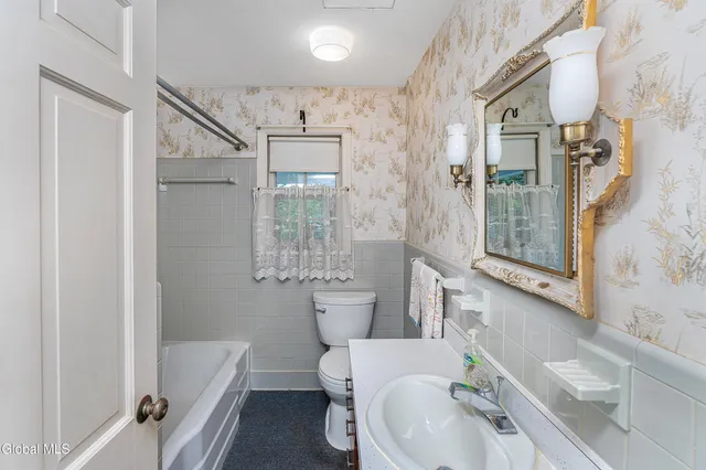 $525,000 | 17 Morningside Drive, Bethlehem, NY 12054