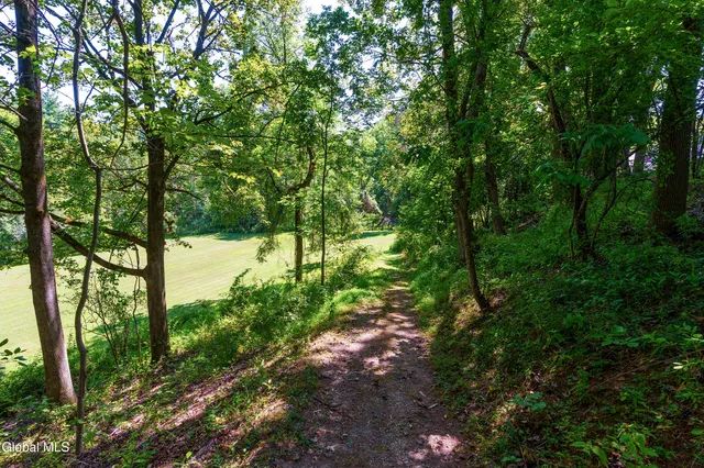 $525,000 | 17 Morningside Drive, Bethlehem, NY 12054