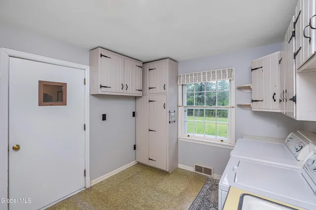 $525,000 | 17 Morningside Drive, Bethlehem, NY 12054