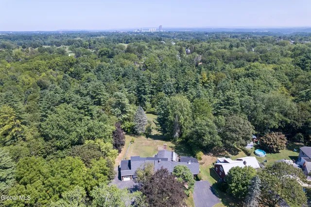 $525,000 | 17 Morningside Drive, Bethlehem, NY 12054