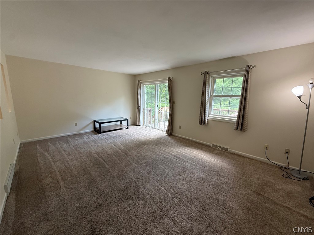 128 Hagan Circle Oneida, NY 13421 - Photo 7 of 23 Living room