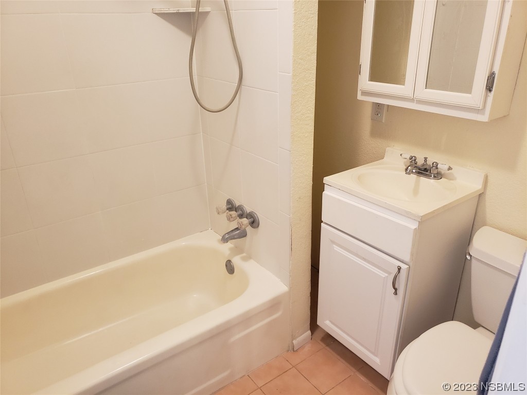 1867 Pine Tree Drive Edgewater, FL 32141 - Photo 6 of 21 a bathroom with a sink a toilet and a bathtub