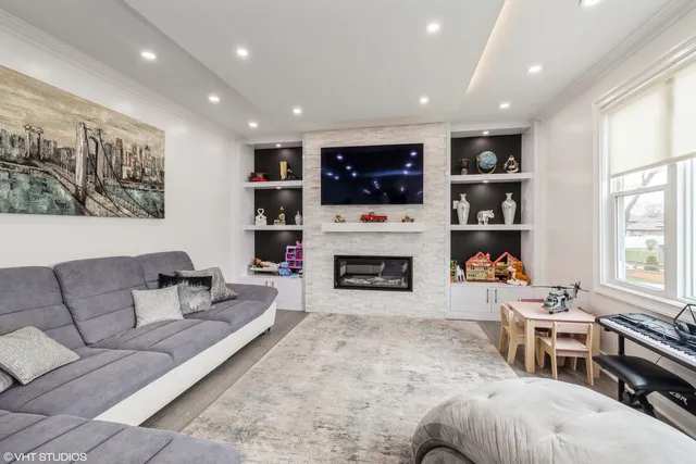 $779,900 | 7517 Main Street, Darien, IL 60561