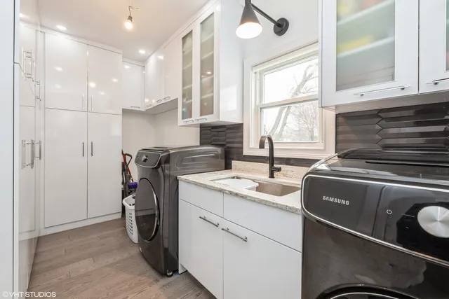 $779,900 | 7517 Main Street, Darien, IL 60561