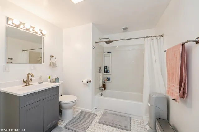 $779,900 | 7517 Main Street, Darien, IL 60561