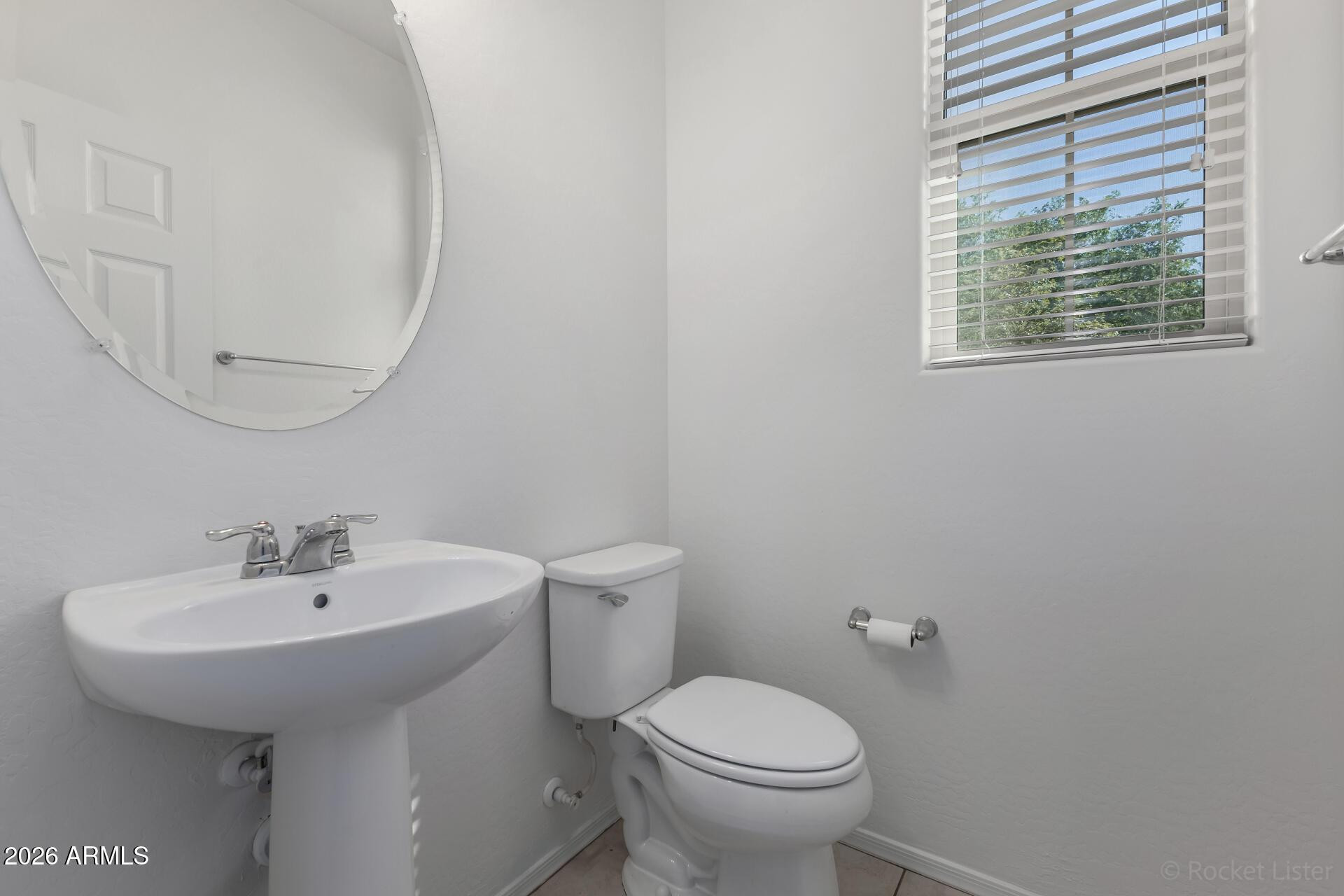 4084 East Ranch Road Gilbert, AZ 85296 - Photo 11 of 33 a bathroom with a sink toilet and a mirror