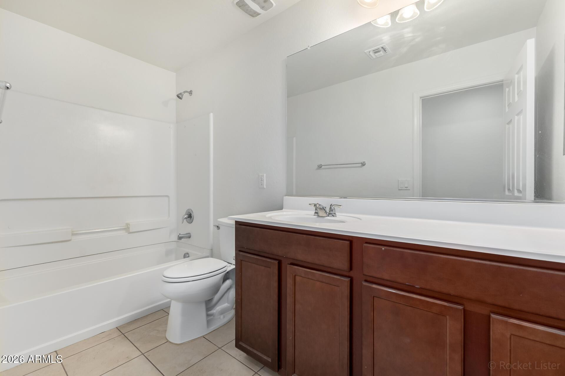 4084 East Ranch Road Gilbert, AZ 85296 - Photo 26 of 33 a bathroom with a sink toilet vanity and bathtub