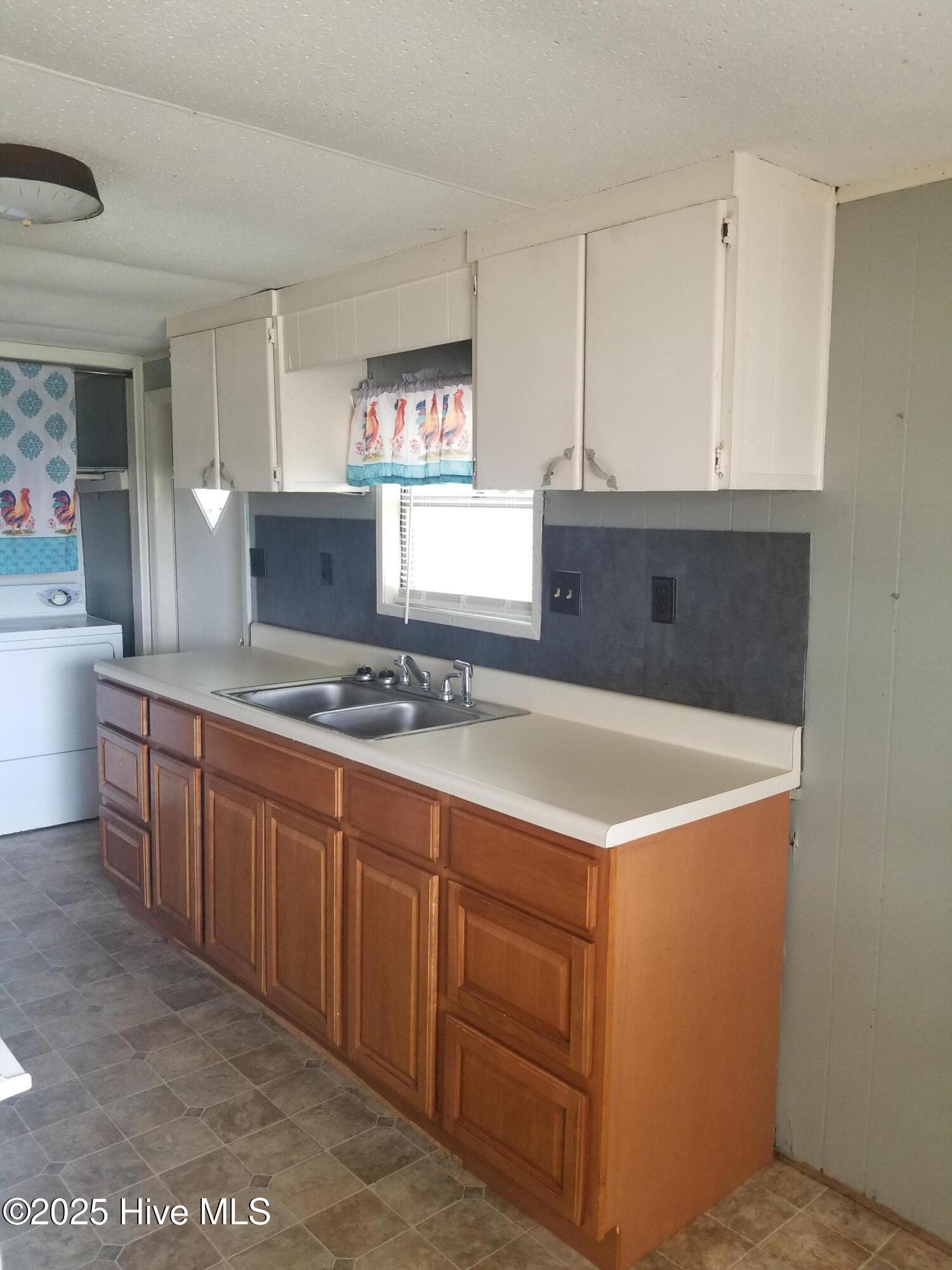401 Jamesville Road Williamston, NC 27892 - Photo 2 of 9 Kitchen view
