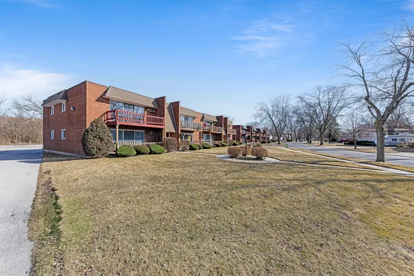 $139,900 | 539 North Pleasant Drive, Unit 2D, Glenwood, IL 60425